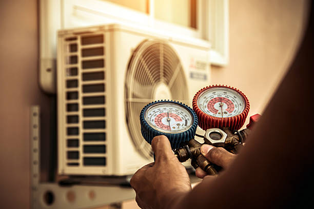 Professional Ac Installation technician working in Bridgeport, CT